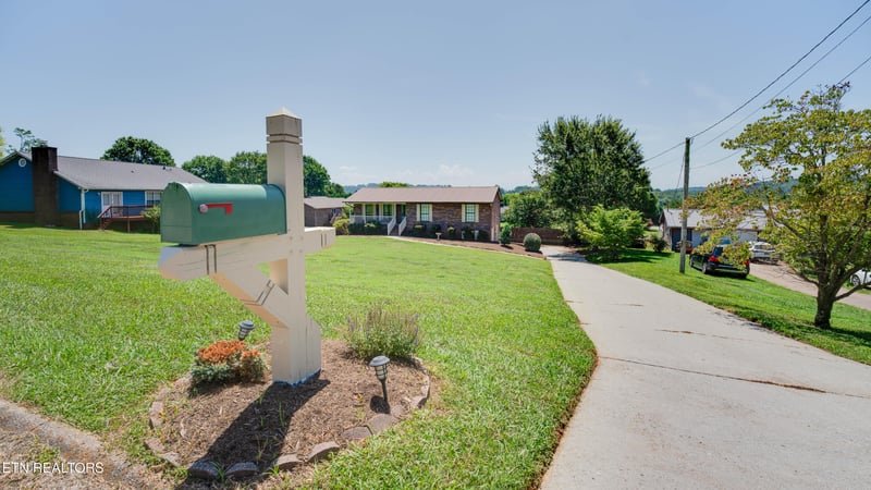 1807 Oakmont Cir, Louisville, TN 37777
