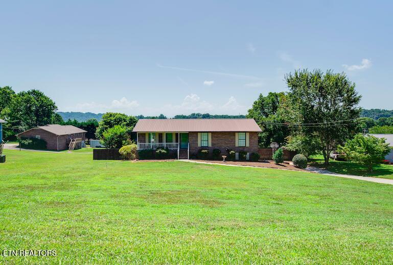 1807 Oakmont Cir, Louisville, TN 37777