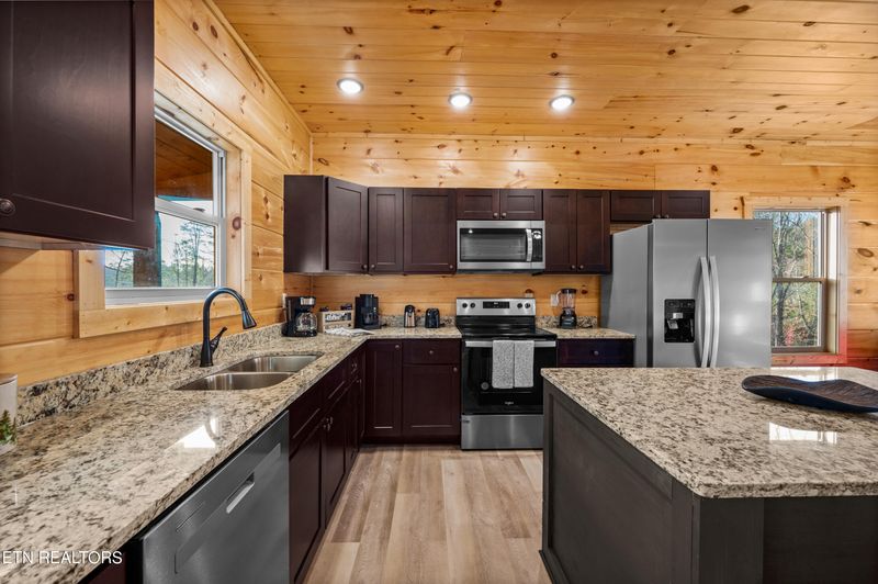 1808 Deer Haven Rd, Sevierville, TN 37876