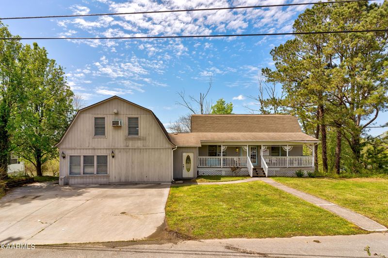 1808 Longview Dr, Sevierville, TN 37876