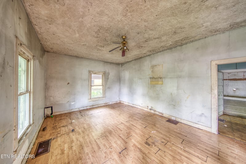 1809 E Glenwood Ave, Knoxville, TN 37917