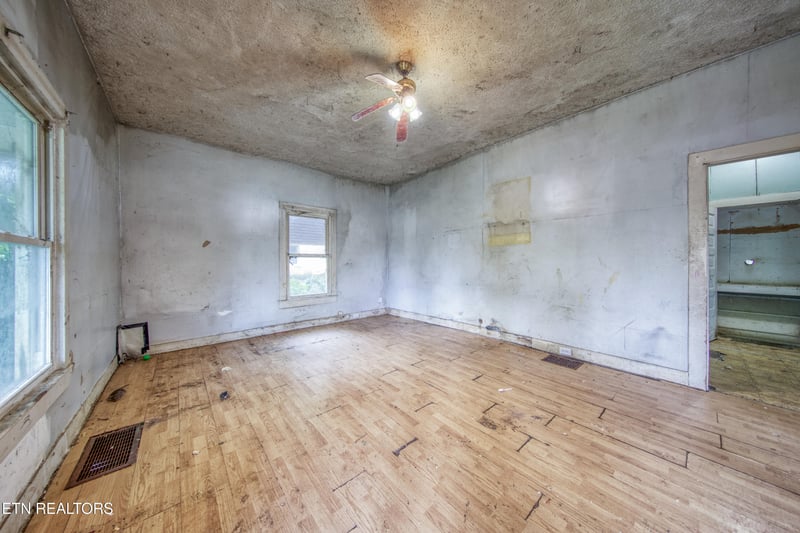 1809 E Glenwood Ave, Knoxville, TN 37917