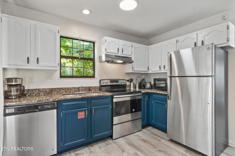 1809 Red Bone Way, Sevierville, TN 37876