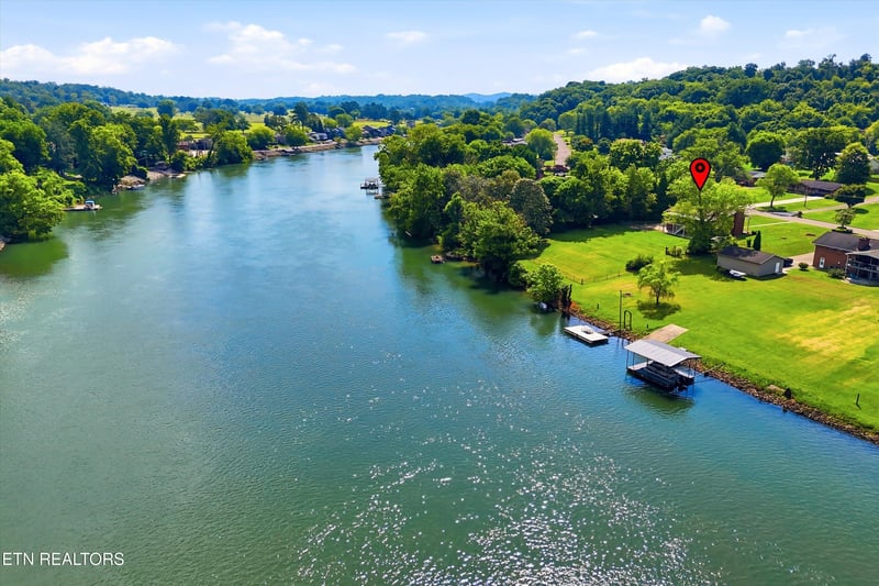 1809 River Shores Dr, Knoxville, TN 37914