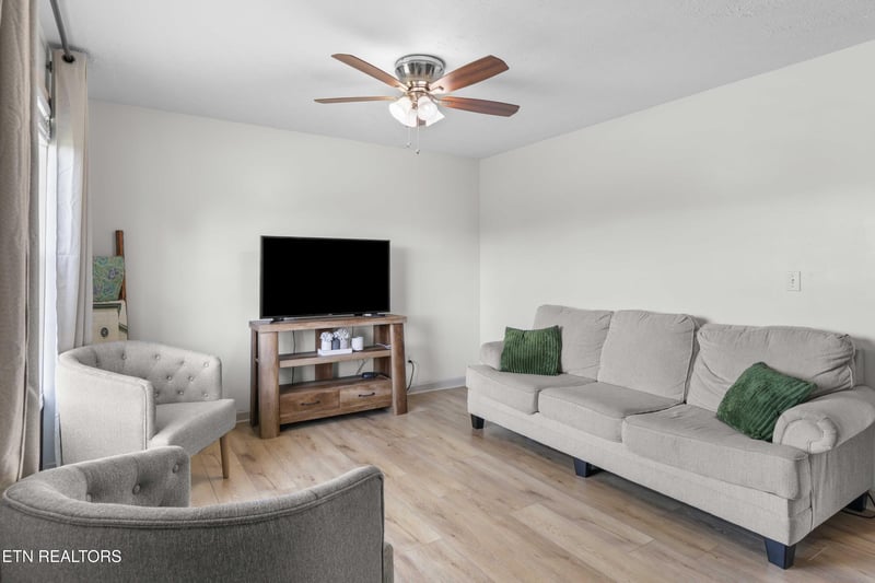 181 Kaysprings Cir, Jacksboro, TN 37757