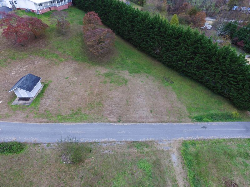 181 Manor Rd, Clinton, TN 37716