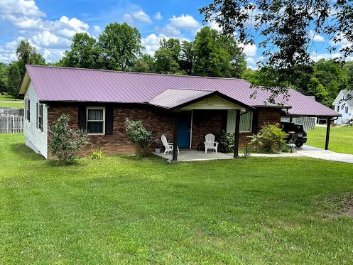 181 Overlook Ln, Jacksboro, TN 37757