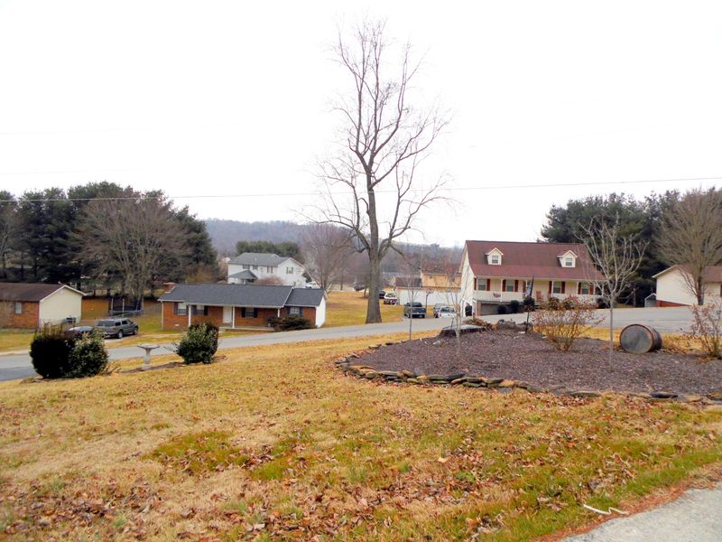 181 Pops Rd, Jacksboro, TN 37757