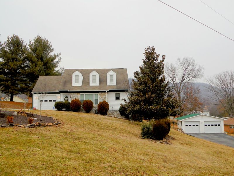 181 Pops Rd, Jacksboro, TN 37757