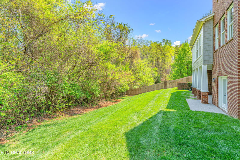 1810 Duncan Woods Ln, Knoxville, TN 37919