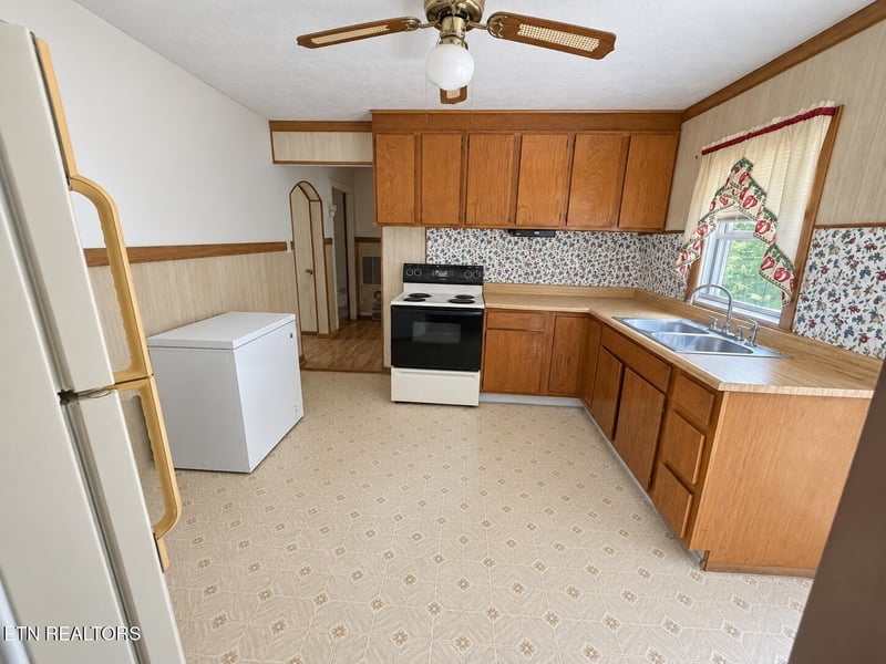1810 Fenwood Dr, Knoxville, TN 37918