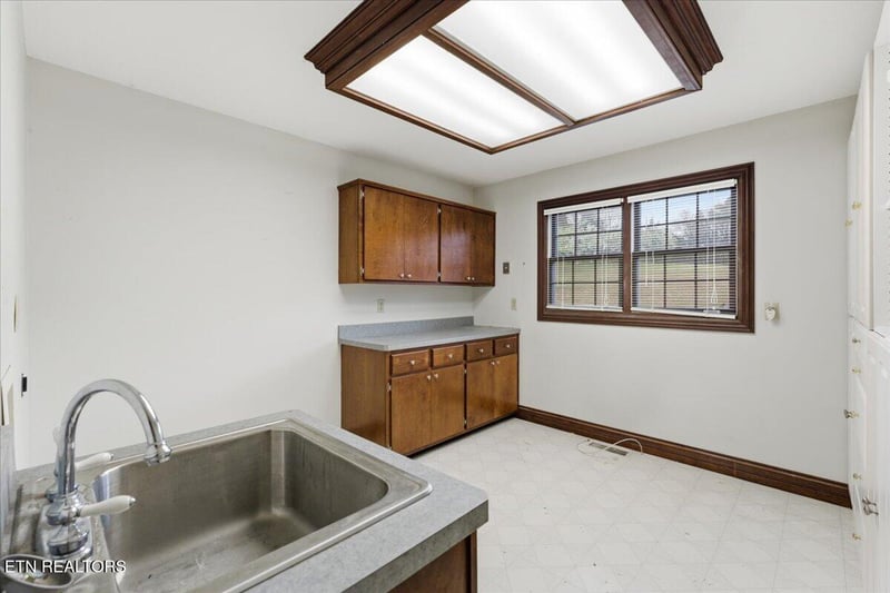 18102 Beals Chapel Rd, Lenoir City, TN 37772