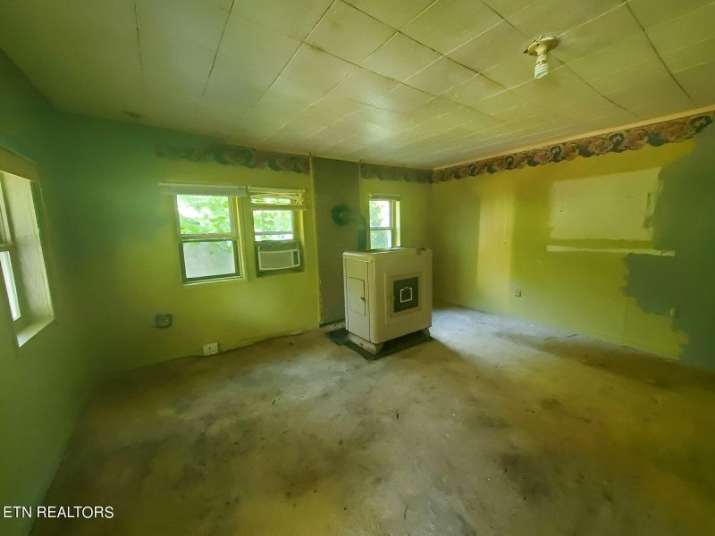 1811 Stevens Ln, Lenoir City, TN 37771