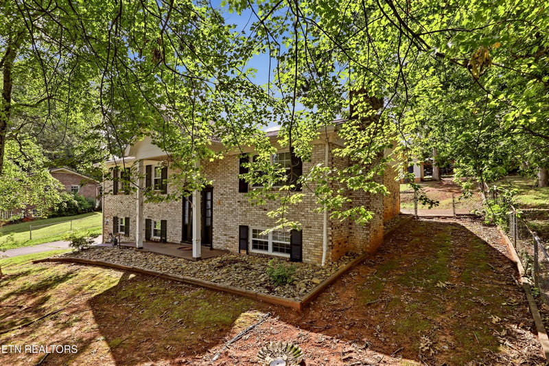 1812 E Alpine Dr, Maryville, TN 37804