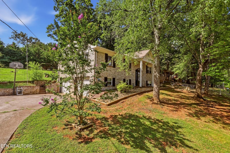 1812 E Alpine Dr, Maryville, TN 37804