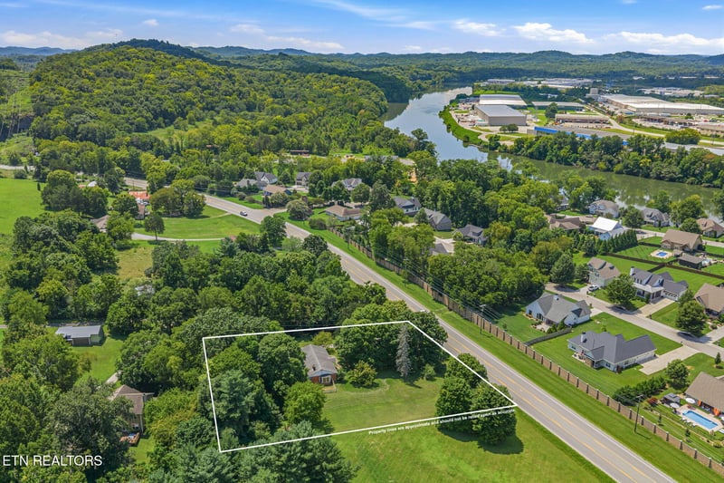 1812 E Governor John Sevier Hwy, Knoxville, TN 37920