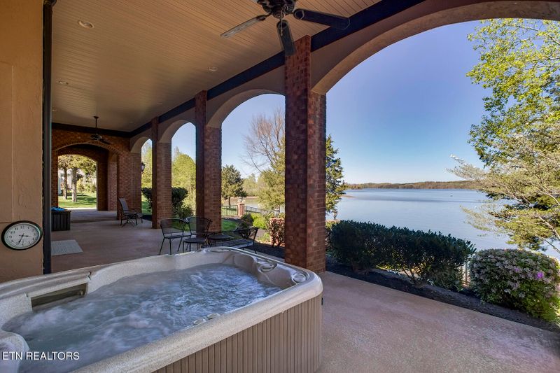 18128 Lighthouse Pointe Dr, Lenoir City, TN 37772