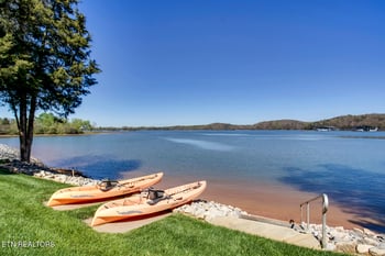 18128 Lighthouse Pointe Dr, Lenoir City, TN 37772