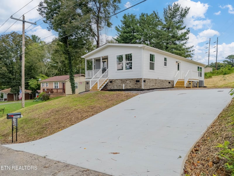 1813 Housley Cir, Morristown, TN 37814
