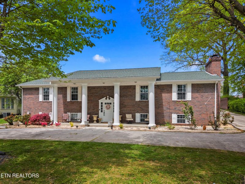 1813 Morningside Dr, Morristown, TN 37814