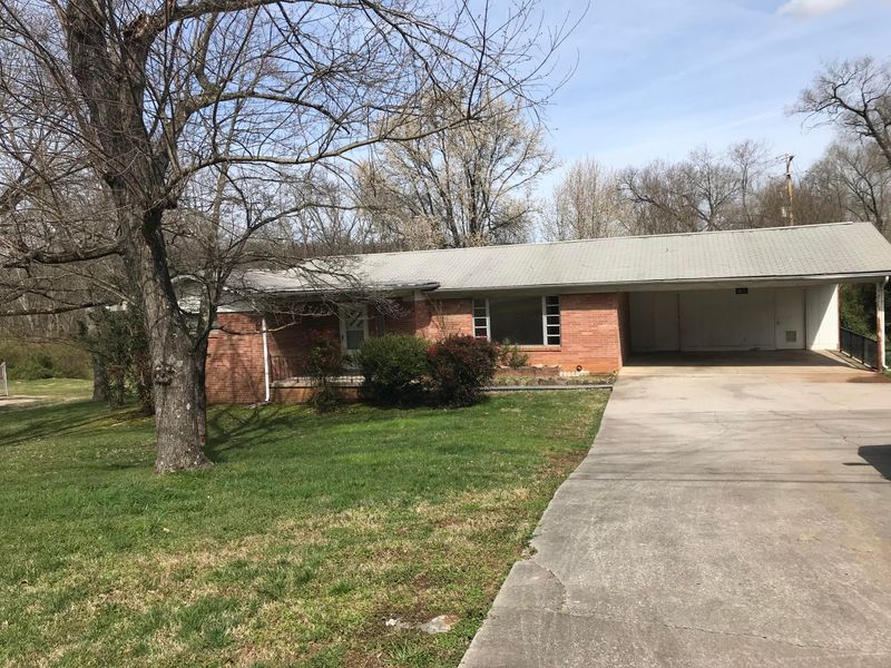 1815 E Hunt Rd, Maryville, TN 37804