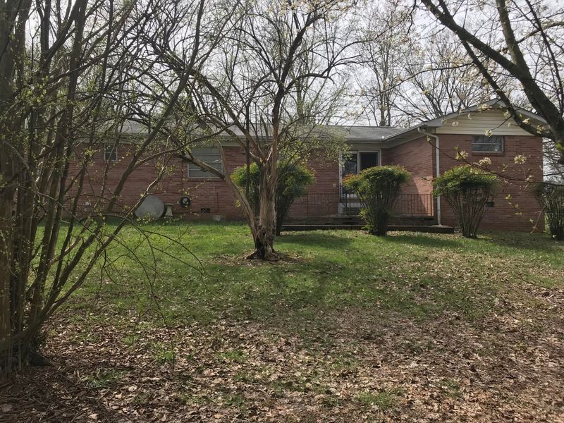 1815 E Hunt Rd, Maryville, TN 37804