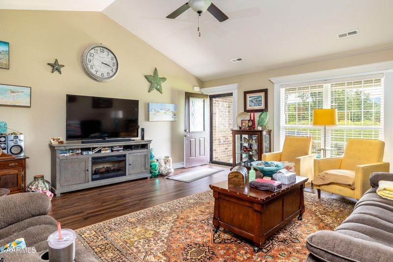 1815 Griffitts Mill Cir, Maryville, TN 37803