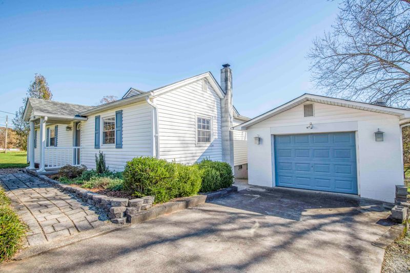 1816 Francis Rd, Knoxville, TN 37909