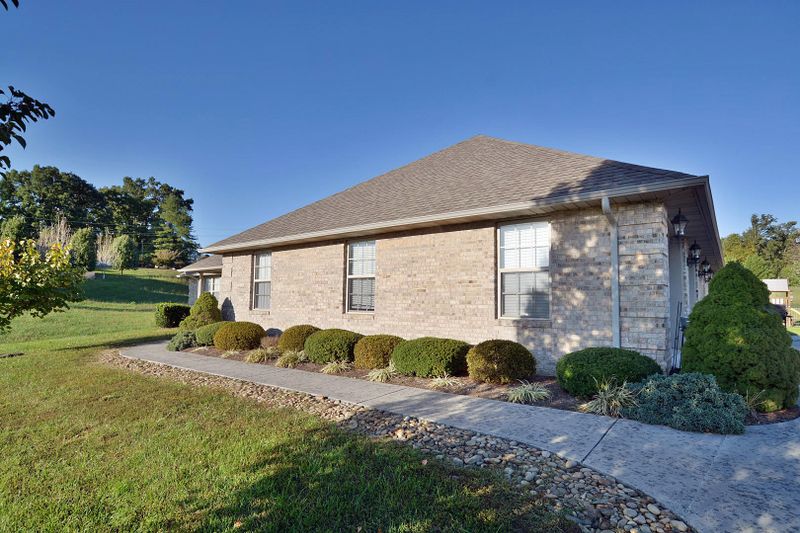 1816 Placid Dr, Sevierville, TN 37862