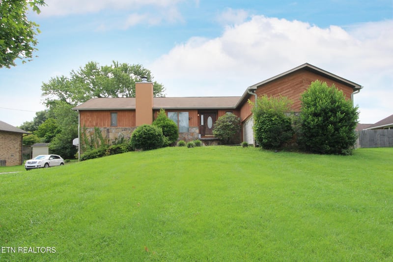 1816 River Shores Dr, Knoxville, TN 37914
