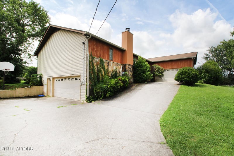 1816 River Shores Dr, Knoxville, TN 37914