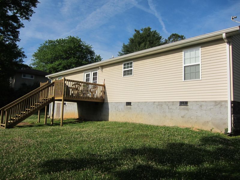 1817 Cherokee St, Athens, TN 37303