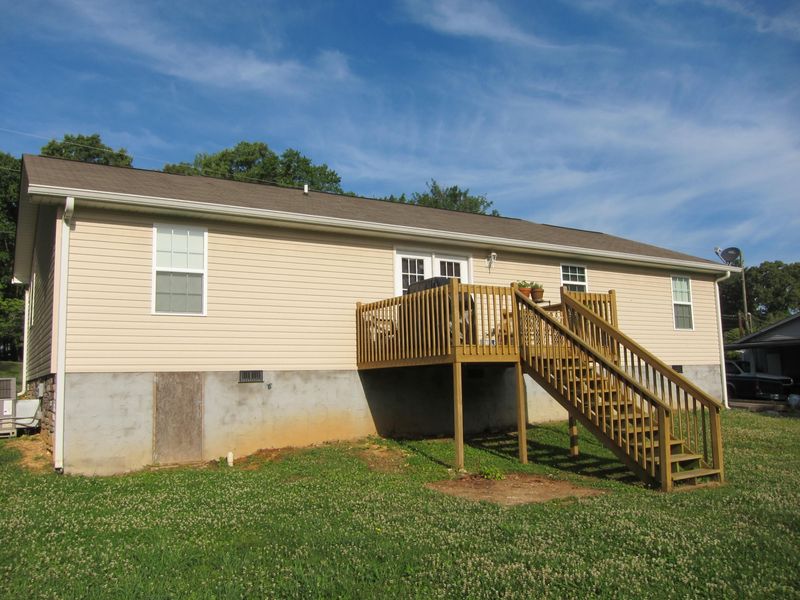 1817 Cherokee St, Athens, TN 37303