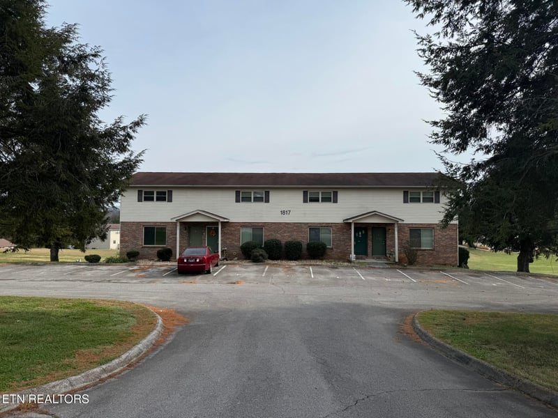 1817 Meadowland Ln, Louisville, TN 37777