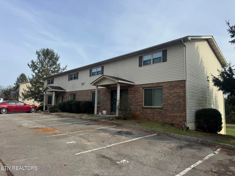 1817 Meadowland Ln, Louisville, TN 37777