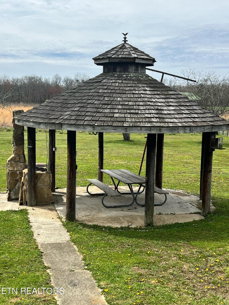 1817 Nashville Hwy, Lancing, TN 37770