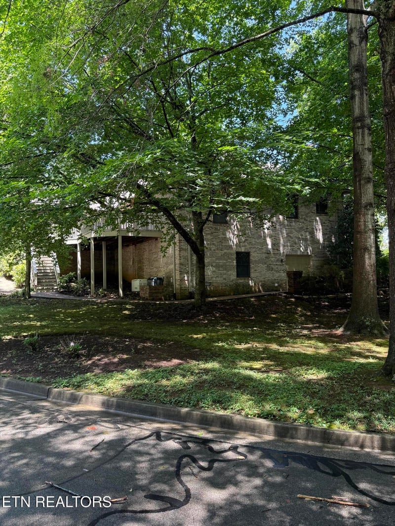 1817 Peppertree Dr, Alcoa, TN 37701