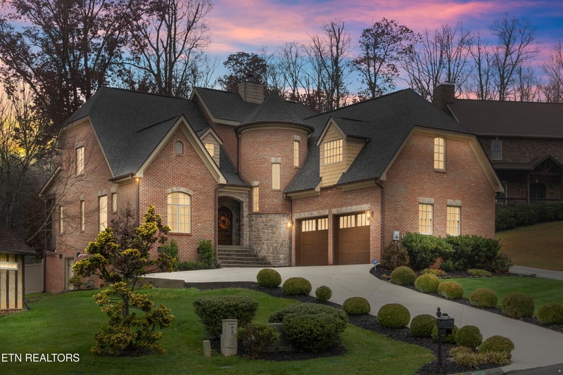 1818 Calgary Falls Ln, Knoxville, TN 37931
