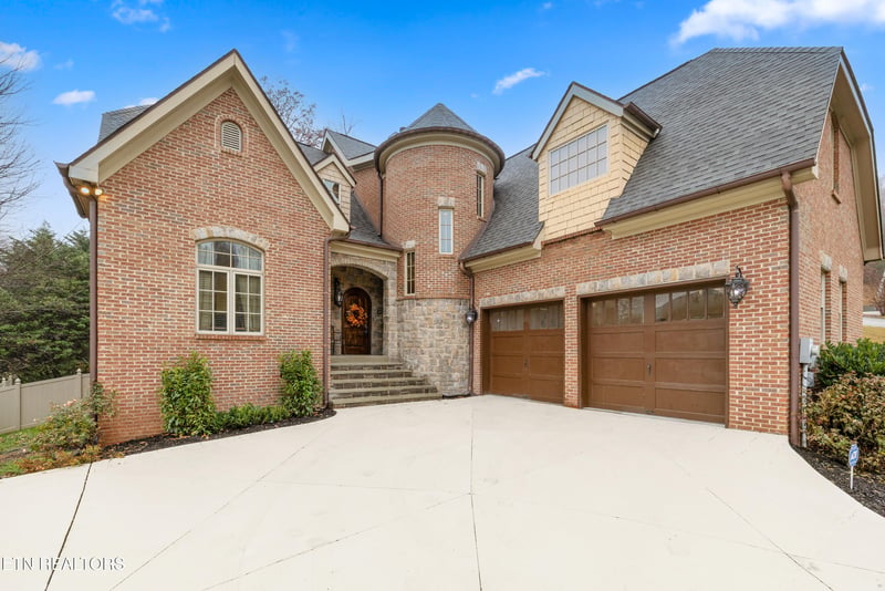 1818 Calgary Falls Ln, Knoxville, TN 37931