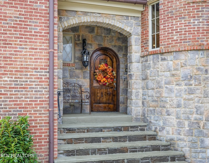 1818 Calgary Falls Ln, Knoxville, TN 37931