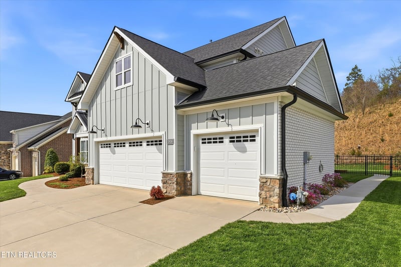 1818 English Ivy Ln, Knoxville, TN 37932
