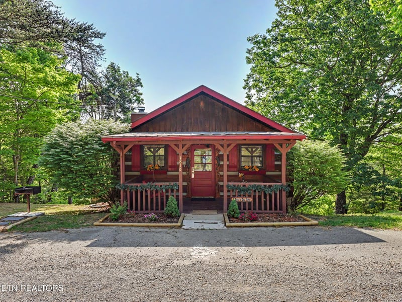 1818 Ridgecrest Dr, Sevierville, TN 37876