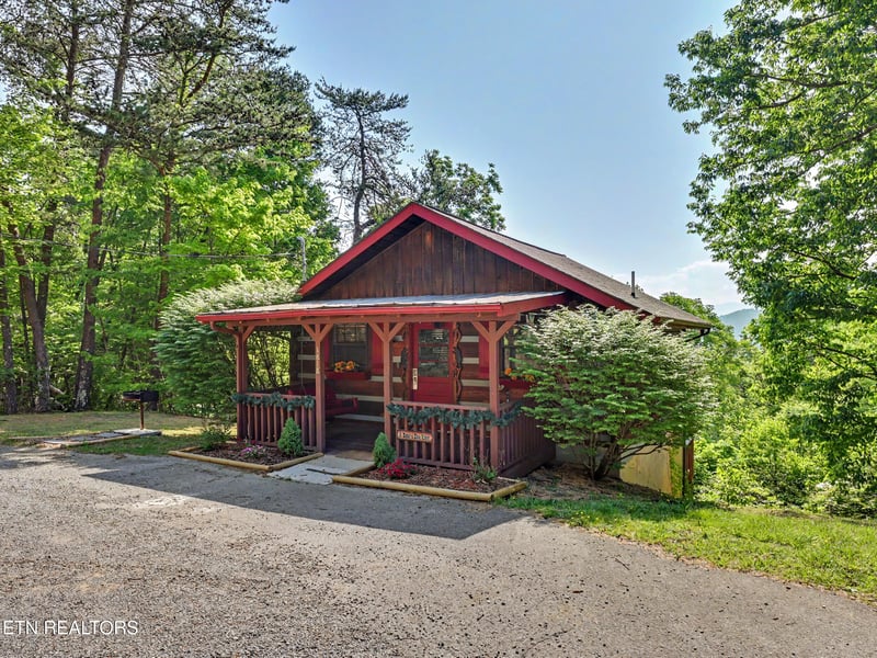 1818 Ridgecrest Dr, Sevierville, TN 37876