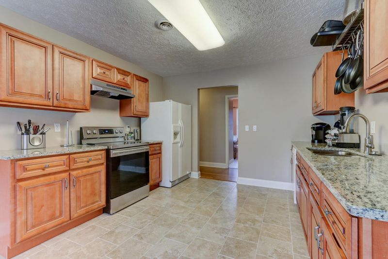 1818 River Vista Cir, Sevierville, TN 37876