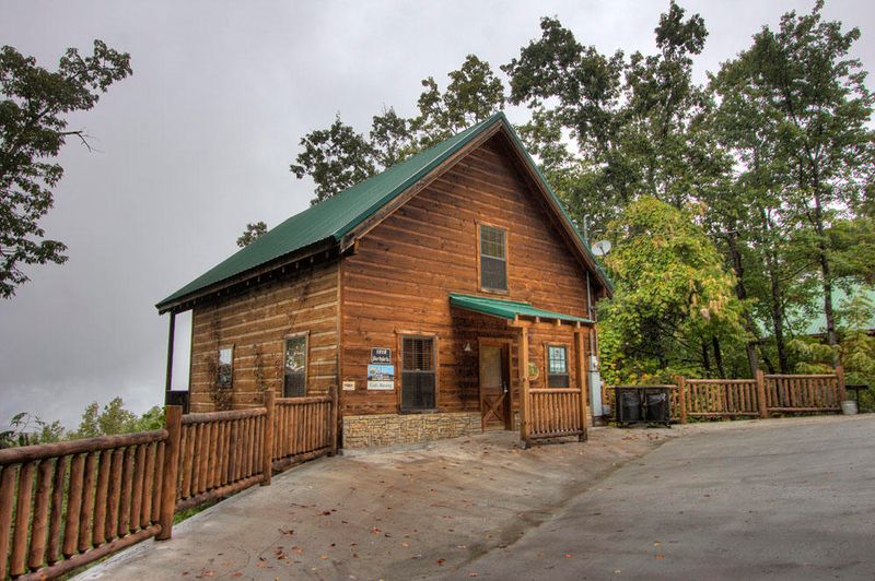 1818 Silver Poplar Ln, Sevierville, TN 37876
