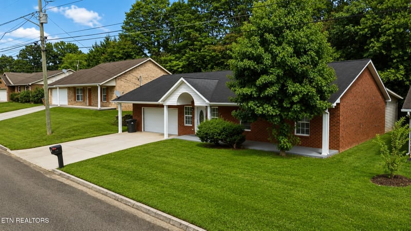 1818 Tillery Square Ln, Knoxville, TN 37912