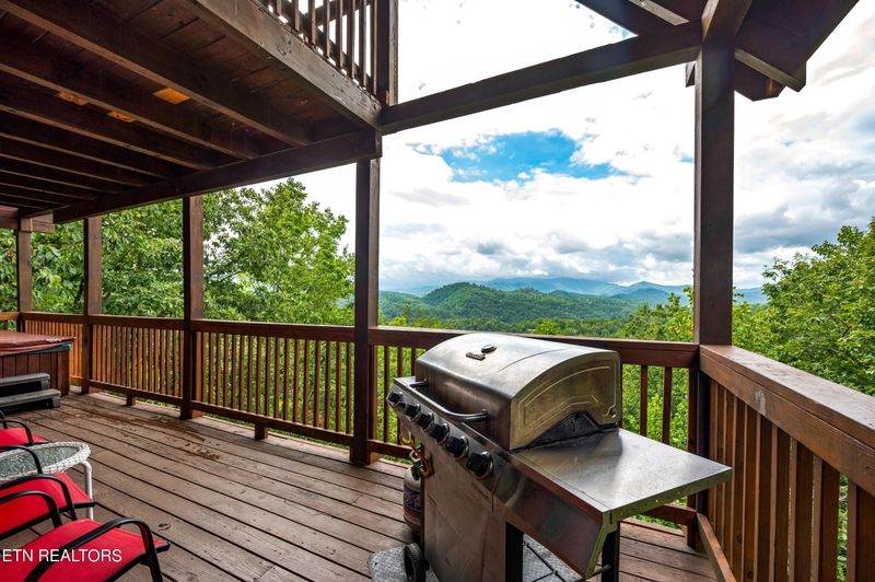 1819 Red Bone Way, Sevierville, TN 37876
