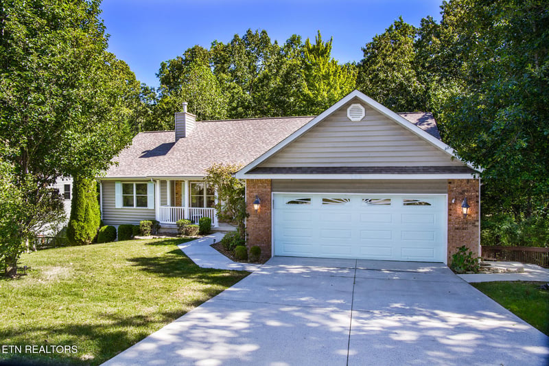 182 Canterbury Dr, Crossville, TN 38558