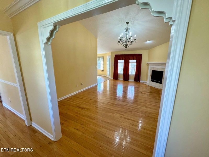 182 Country Walk Dr, Powell, TN 37849
