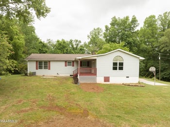 182 Humphrey Cemetery Cir, Heiskell, TN 37754